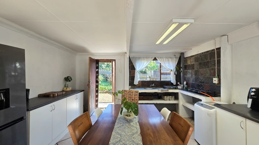 6 Bedroom Property for Sale in Cove Rock Eastern Cape